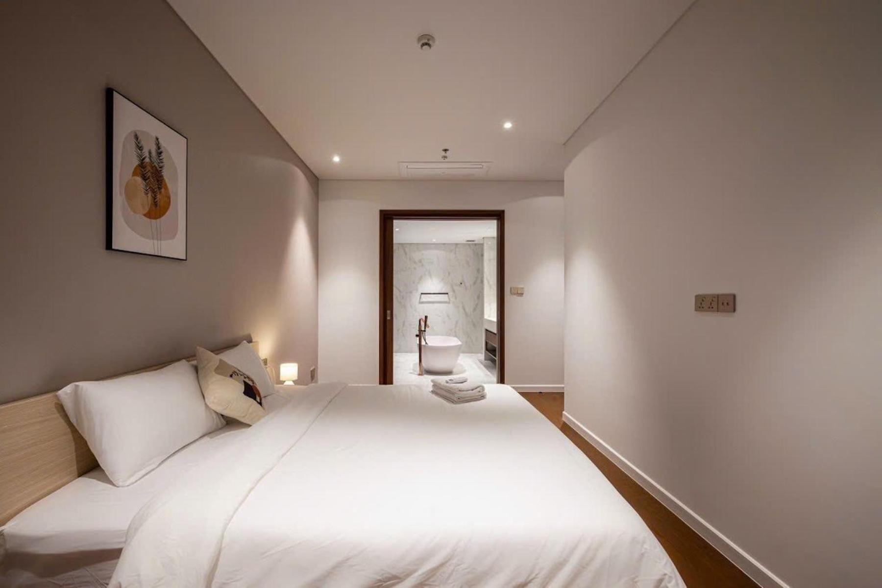 The Crest-Central Saigon Riverside -Free Pool-Gym-Sauna Room-Yoga Room โฮจิมินห์ซิตี้ ภายนอก รูปภาพ